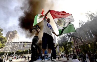 La protest with mexican flags