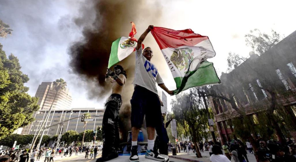 La protest with mexican flags