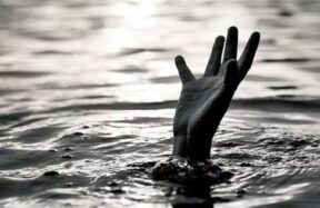 dead in water