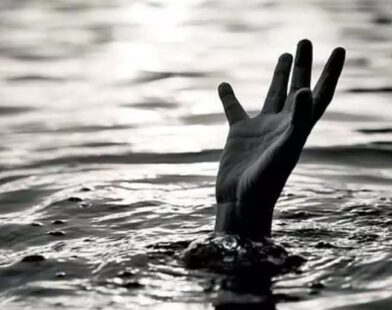 dead in water