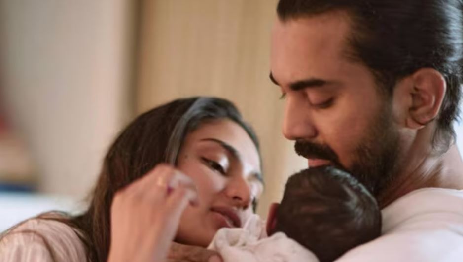 KL Rahul with daughter