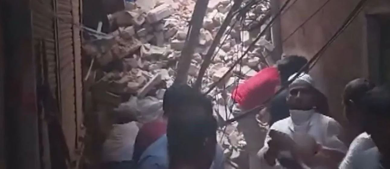 delhi bulding collapse