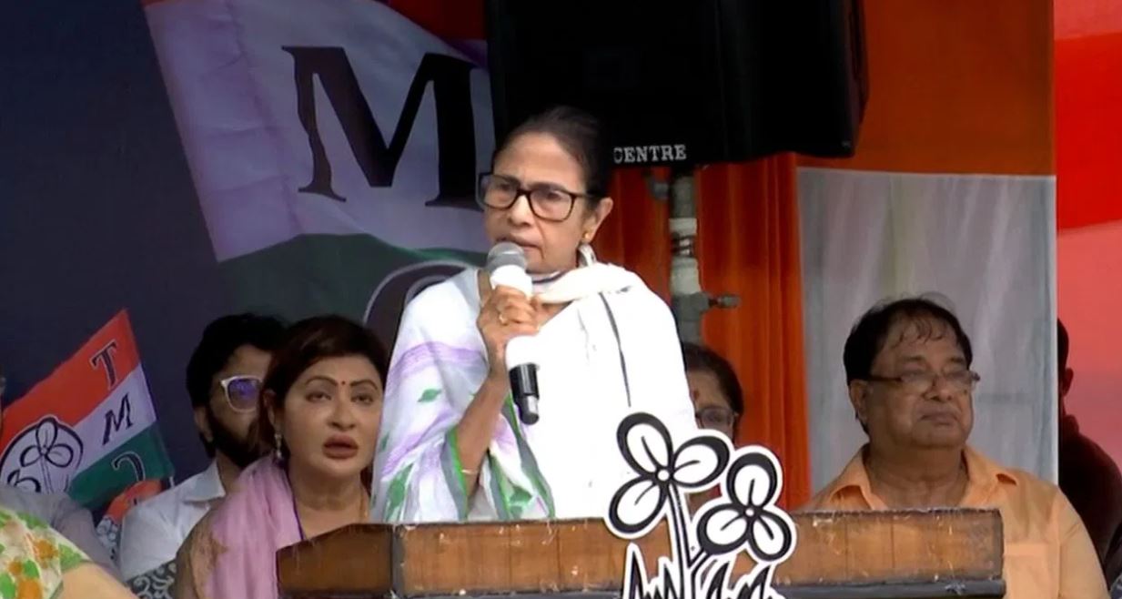 mamata banerjee derina crossing