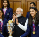 modi with women team