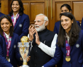 modi with women team