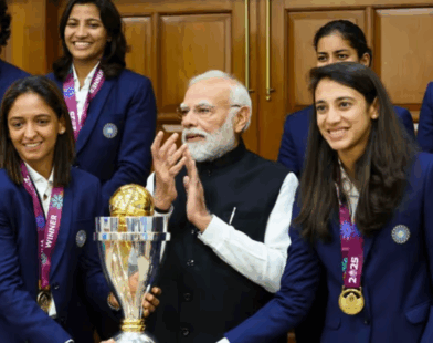 modi with women team
