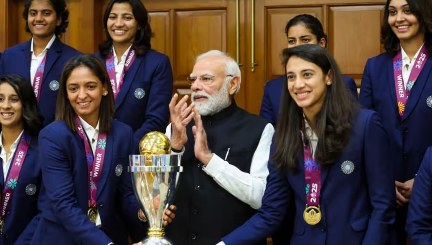 modi with women team