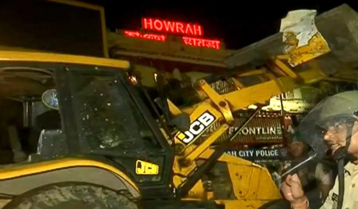 howrah station bulldozer
