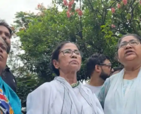 mamata banerjee with dola sen