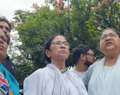 mamata banerjee with dola sen